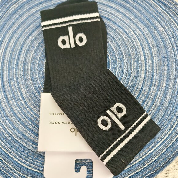 NWT ALO Yoga Socks 2 Pairs - Picture 3 of 4